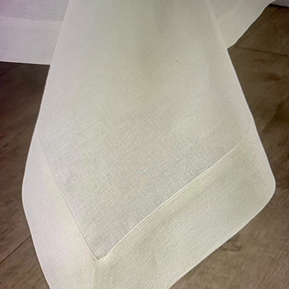 Solino Home 100% Pure Linen Tablecloth 52” x 52” Ivory Color New - Picture 4 of 9